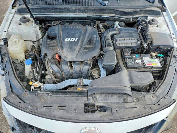 2014 KIA OPTIMA 2.4 LX STD/Conv — Engine bay
