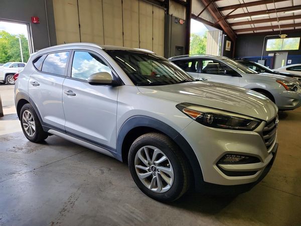 2017 HYUNDAI TUCSON — Passenger 3/4