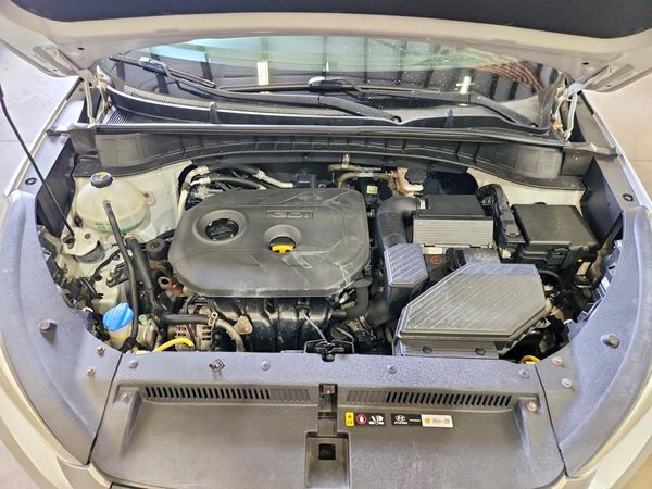 2017 HYUNDAI TUCSON — Engine bay