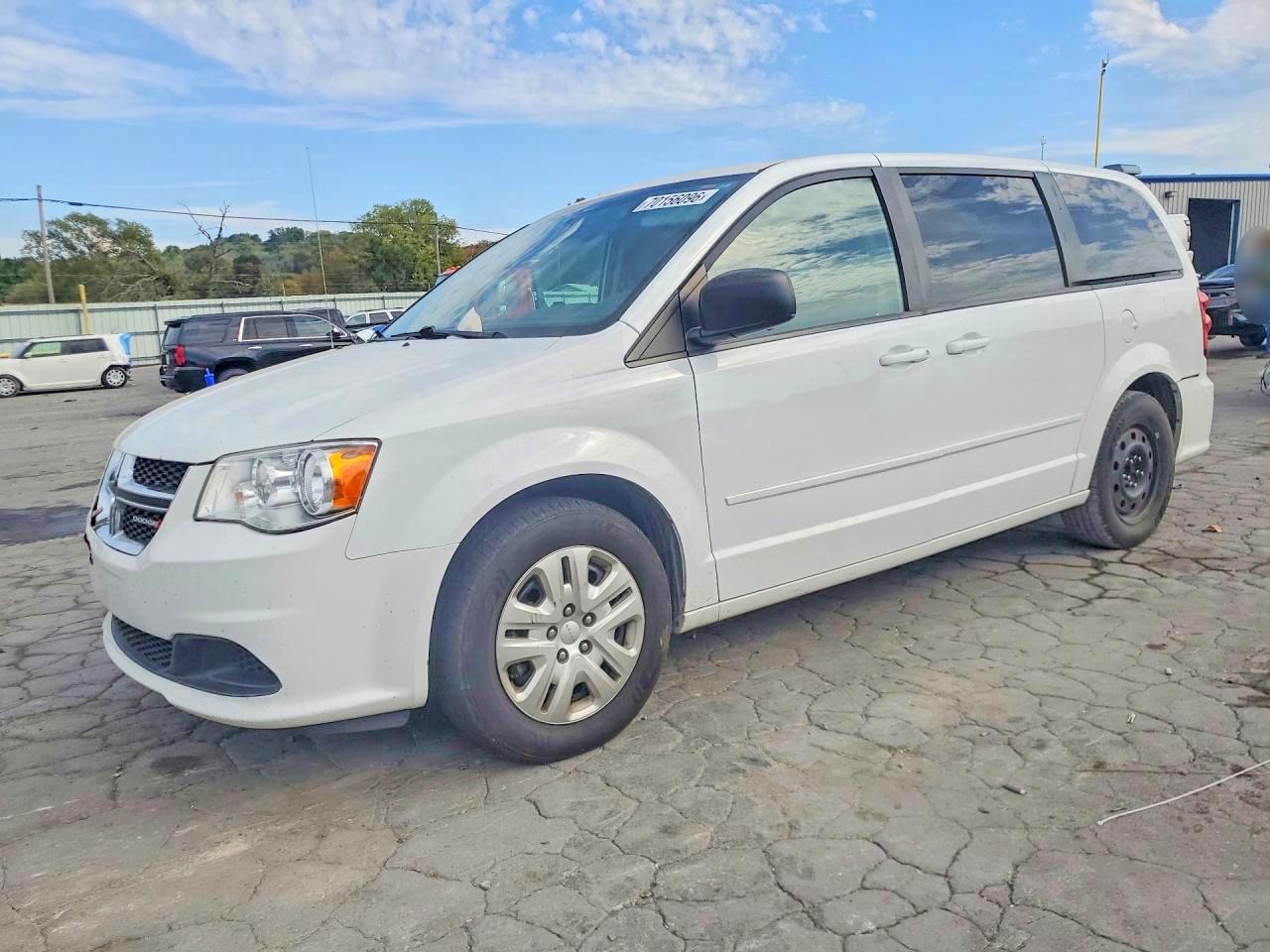 2017 DODGE GRAND CARAVAN SE, SXT, Express — Front 3/4