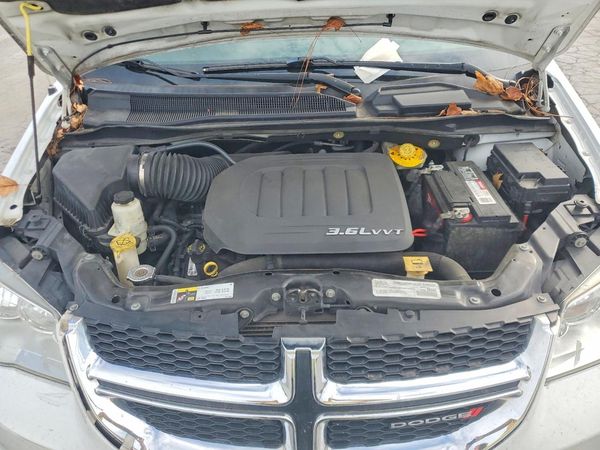 2017 DODGE GRAND CARAVAN SE, SXT, Express — Engine bay
