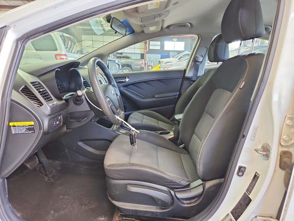 2015 KIA FORTE — DENT