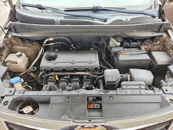 2013 KIA SPORTAGE LX — Engine bay