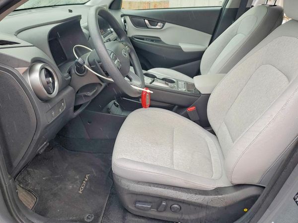 2023 HYUNDAI KONA SE — DENT