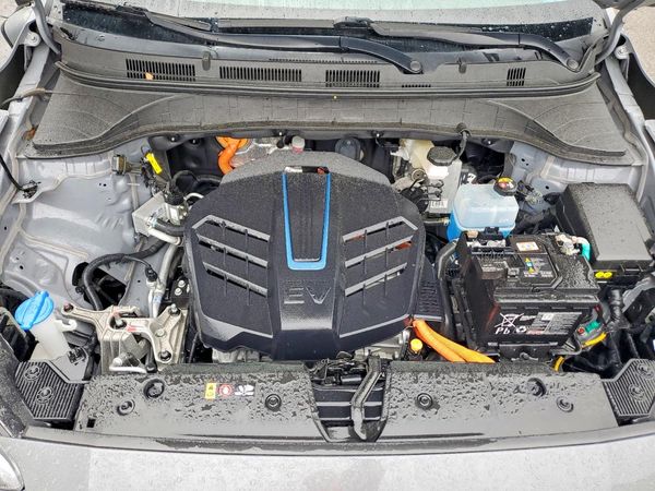 2023 HYUNDAI KONA SE — Engine bay
