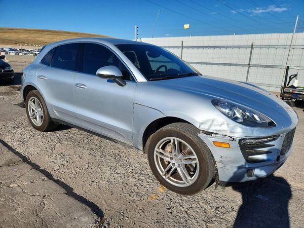 2015 PORSCHE MACAN — Passenger 3/4