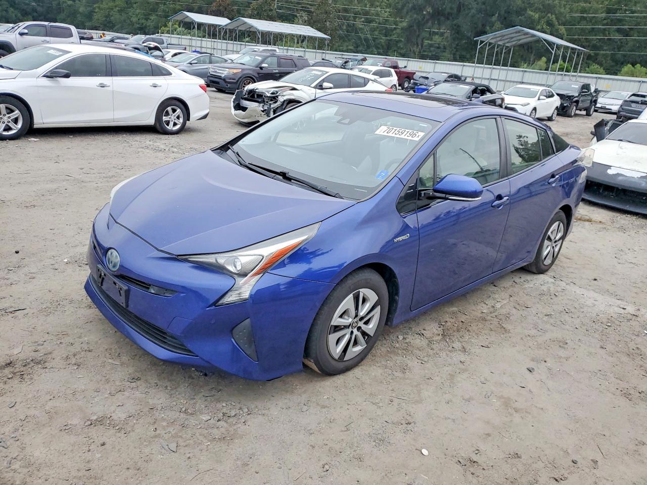 2017 TOYOTA PRIUS — Front 3/4