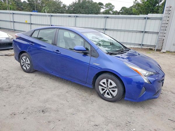 2017 TOYOTA PRIUS — Passenger 3/4
