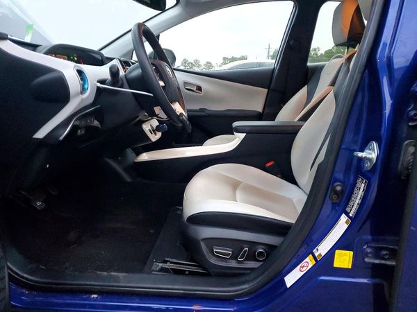 2017 TOYOTA PRIUS — DENT