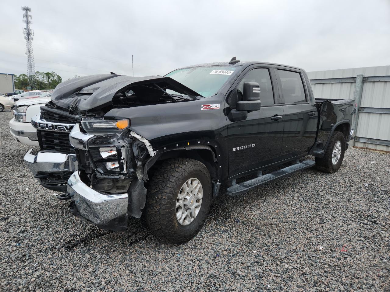 2021 CHEVROLET SILVERADO LT — Front 3/4
