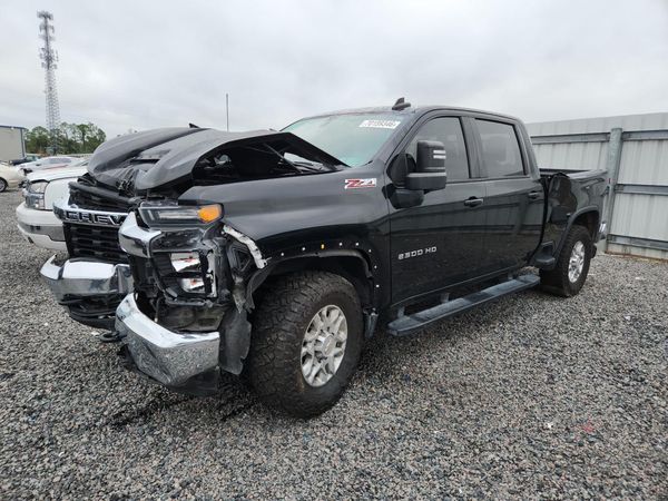 2021 CHEVROLET SILVERADO LT — Front 3/4