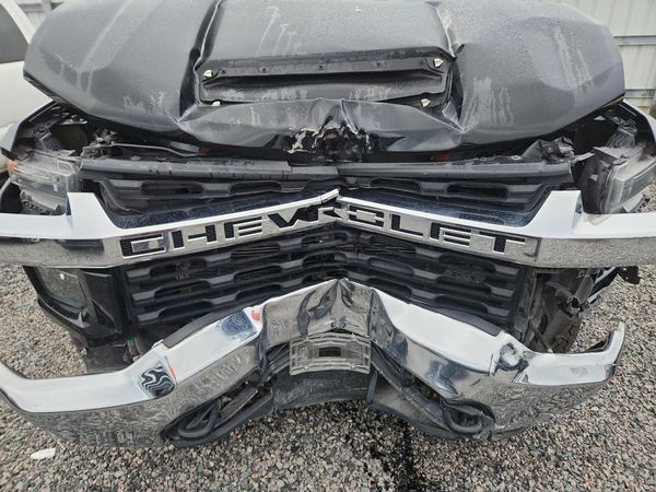 2021 CHEVROLET SILVERADO LT — Engine bay