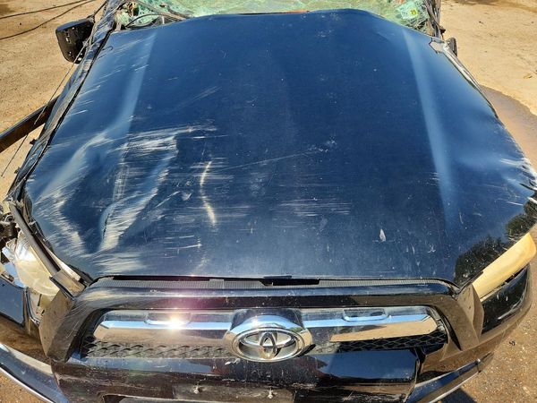 2012 TOYOTA 4RUNNER — Engine bay