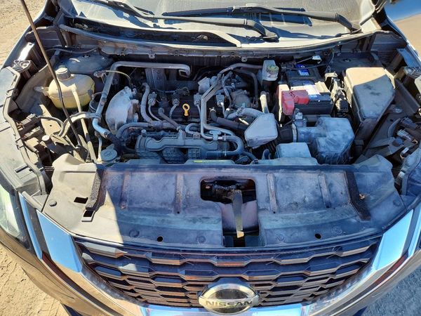 2021 NISSAN ROGUE S — Engine bay