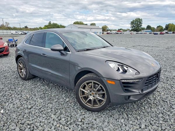 2015 PORSCHE MACAN — Passenger 3/4