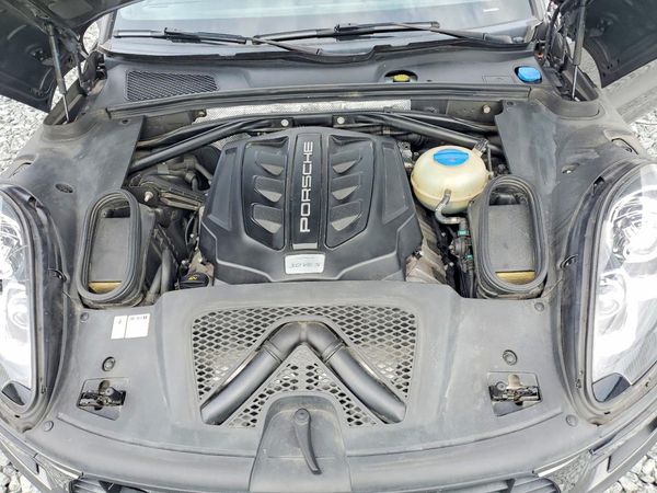 2015 PORSCHE MACAN — Engine bay
