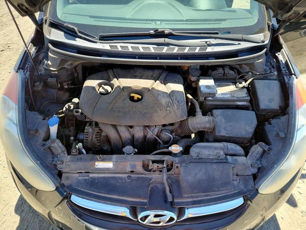 2012 HYUNDAI ELANTRA GLS(Middle grade) — Engine bay