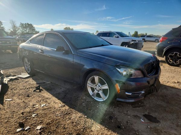 2013 MERCEDES-BENZ C C250 — Passenger 3/4