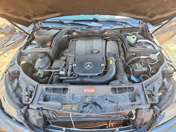 2013 MERCEDES-BENZ C C250 — Engine bay