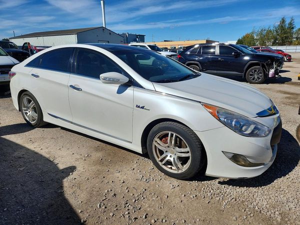 2013 HYUNDAI SONATA Hybrid / Hybrid Limited — Passenger 3/4