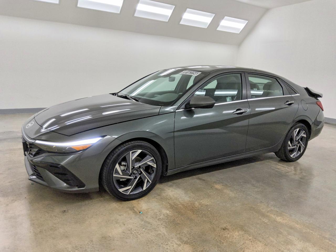 2025 HYUNDAI ELANTRA SEL Convenience — Front 3/4