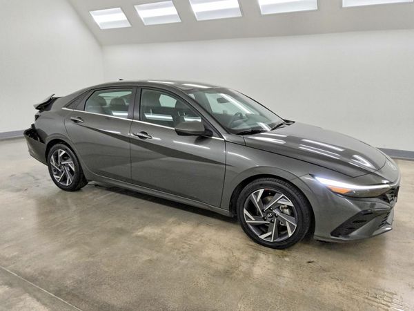 2025 HYUNDAI ELANTRA SEL Convenience — Passenger 3/4