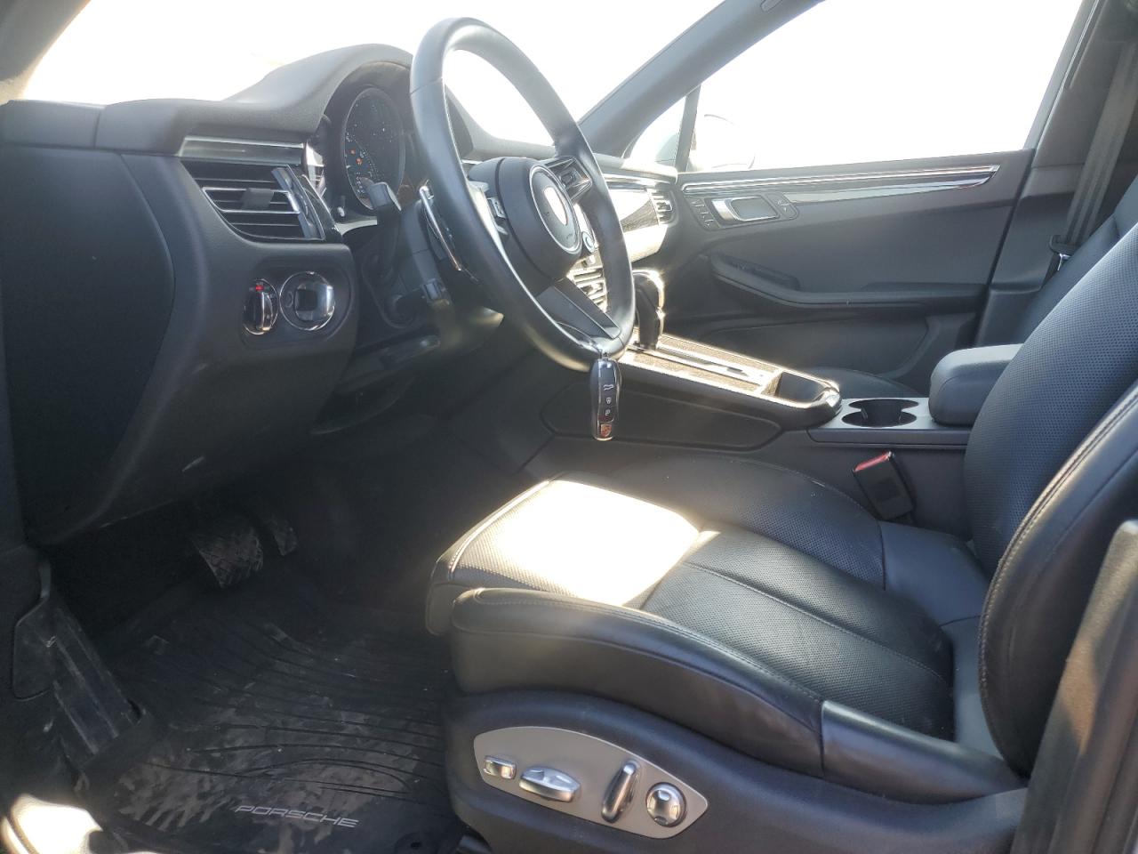 2023 PORSCHE MACAN