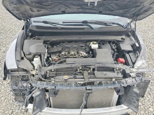 2017 INFINITI QX60 — Engine bay
