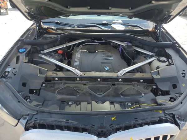 2024 BMW X5 xDrive40i — Engine bay