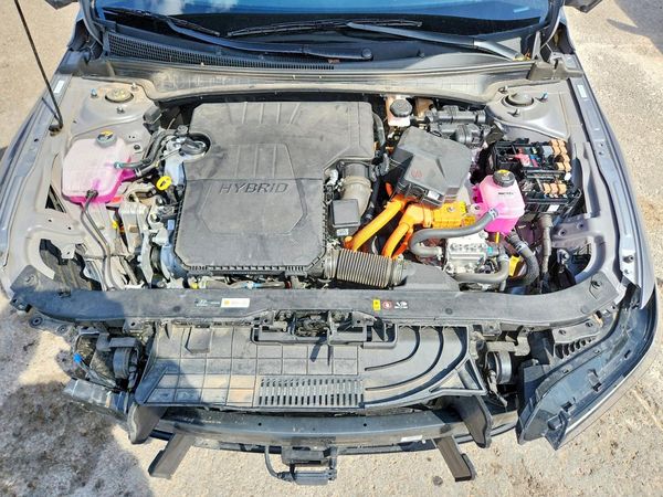 2025 HYUNDAI ELANTRA Limited — Engine bay