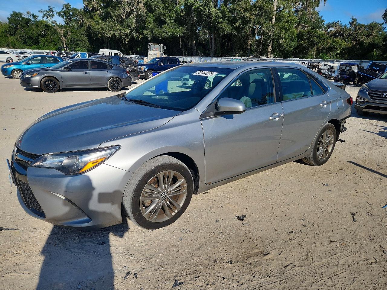 2017 TOYOTA CAMRY LE/SE/XLE/XSE — Front 3/4