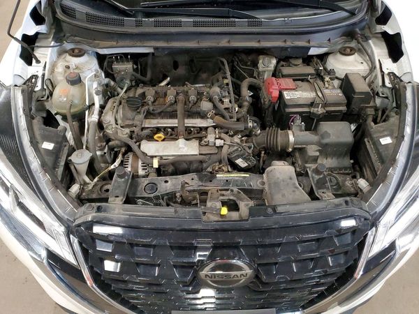 2021 NISSAN KICKS SV — Engine bay