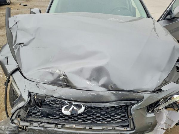 2019 INFINITI Q50 — Engine bay