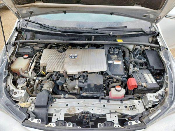 2016 TOYOTA PRIUS One/Two — Engine bay