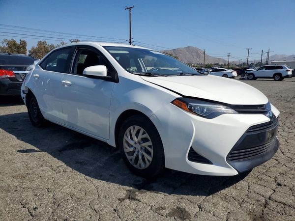 2018 TOYOTA COROLLA L/LE/SE/XLE/XSE — Passenger 3/4