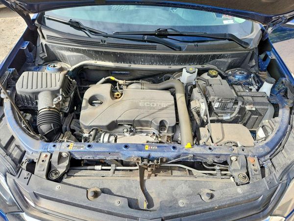 2019 CHEVROLET EQUINOX LT (1LT) — Engine bay