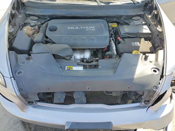 2015 JEEP CHEROKEE Limited — Engine bay