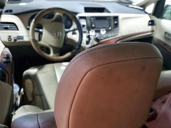 2014 TOYOTA SIENNA — CKPT