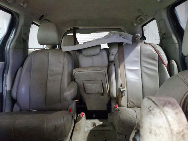 2014 TOYOTA SIENNA — SUVN