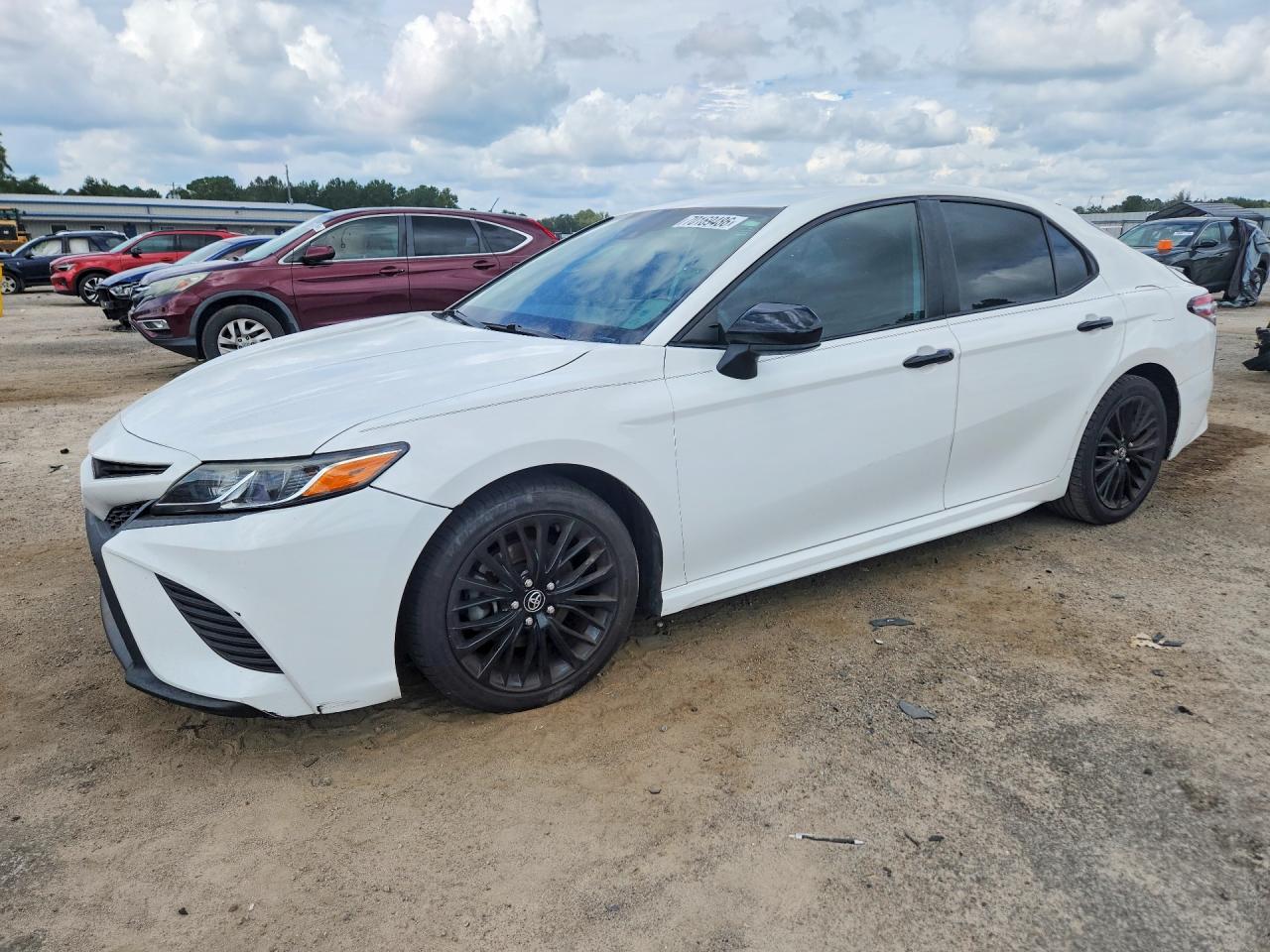 2020 TOYOTA CAMRY SE — Front 3/4