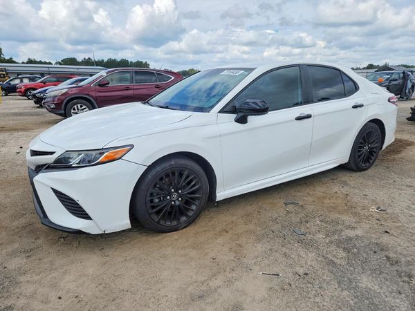 2020 TOYOTA CAMRY SE — Front 3/4