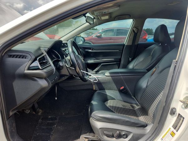2020 TOYOTA CAMRY SE — DENT