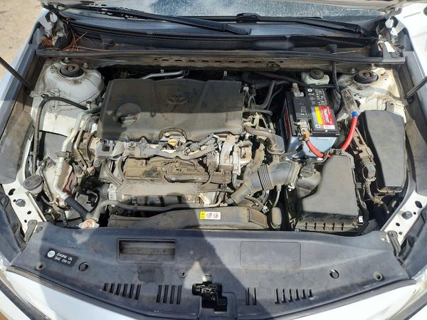 2020 TOYOTA CAMRY SE — Engine bay