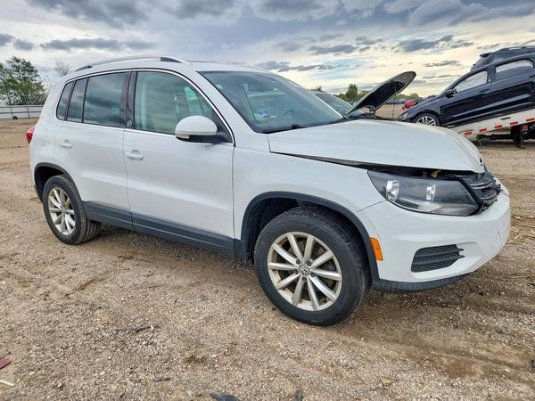 2017 VOLKSWAGEN TIGUAN Wolfsburg 4Motion — Passenger 3/4