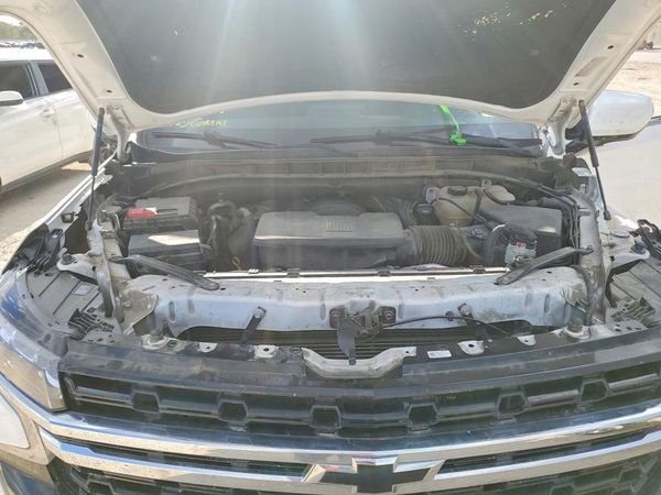 2022 CHEVROLET TAHOE FL — Engine bay