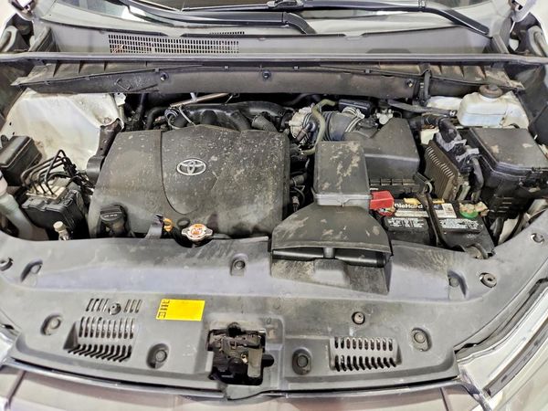 2019 TOYOTA HIGHLANDER LE/LE Plus — Engine bay
