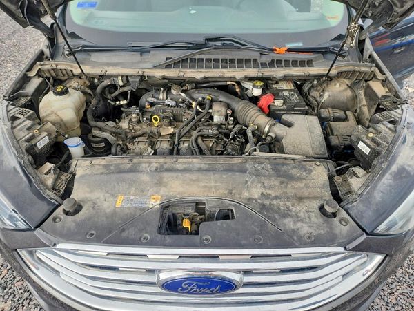2020 FORD EDGE SE — Engine bay