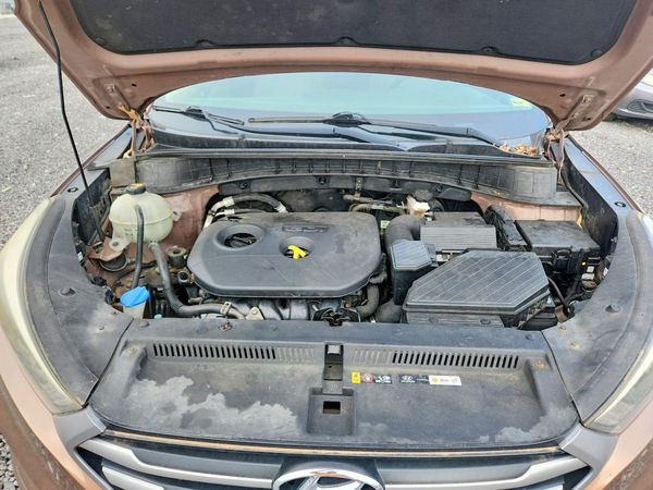 2017 HYUNDAI TUCSON — Engine bay