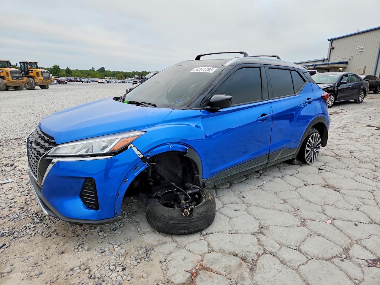 2022 NISSAN KICKS SV — Front 3/4