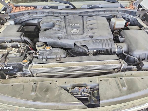2019 NISSAN ARMADA — Engine bay